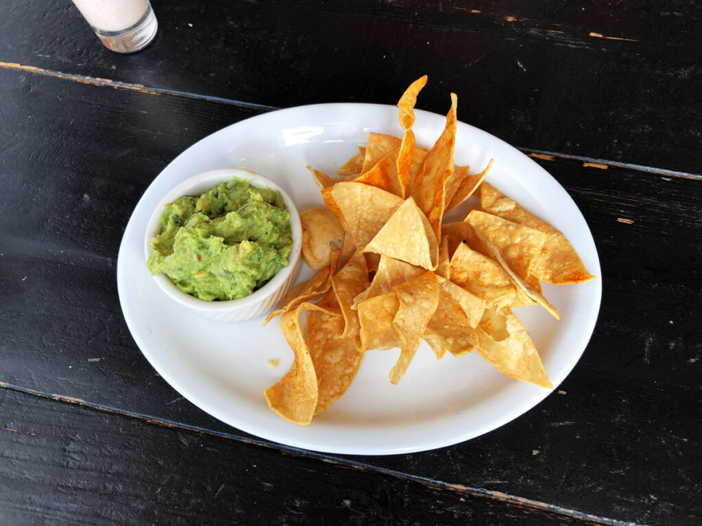 casa_latina_guacandchips